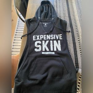 Inked sleeveless hooded sweater